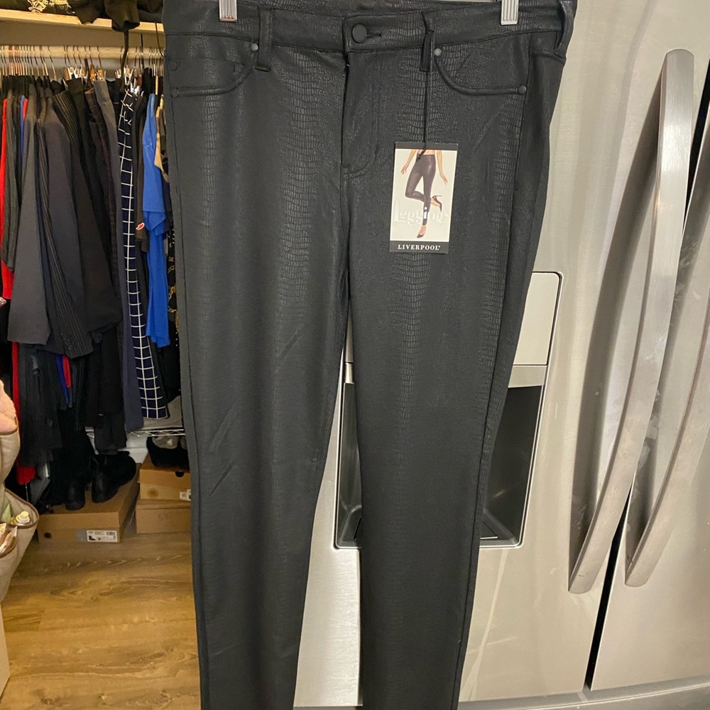 Liverpool leggings size 8/29 sexy snake skin pattern 32in waist not stretched
